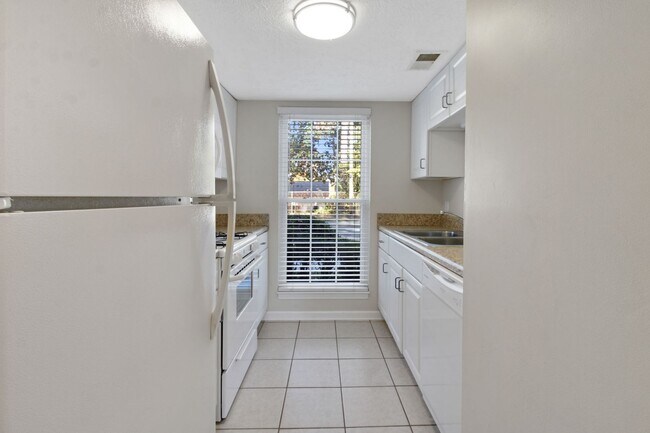 Building Photo - Knollwood Estates