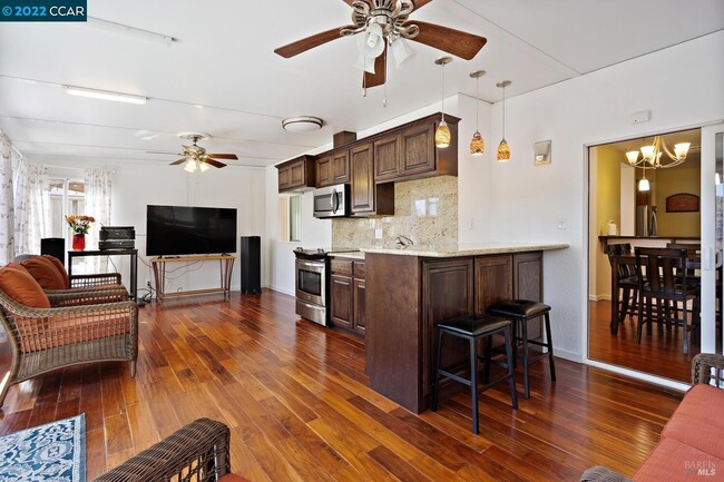 Building Photo - 561 Jade Cir