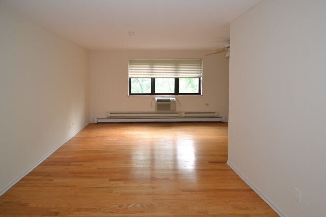 Building Photo - 675 W Wrightwood Ave