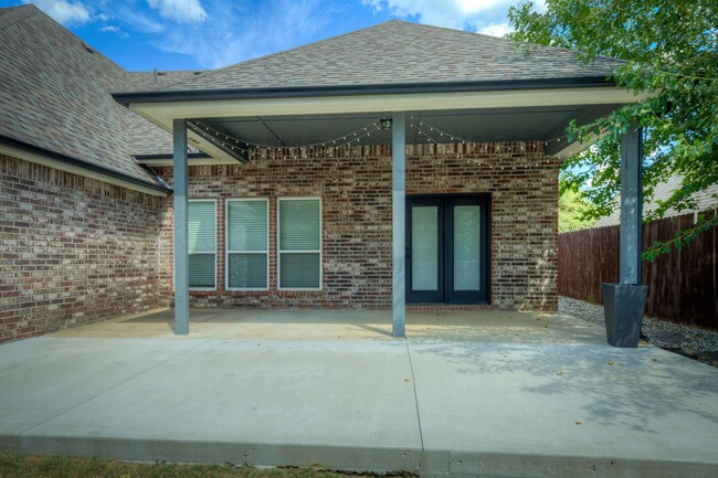 Building Photo - FOR LEASE | Jenks | 3 bed 2 bath plus offi...