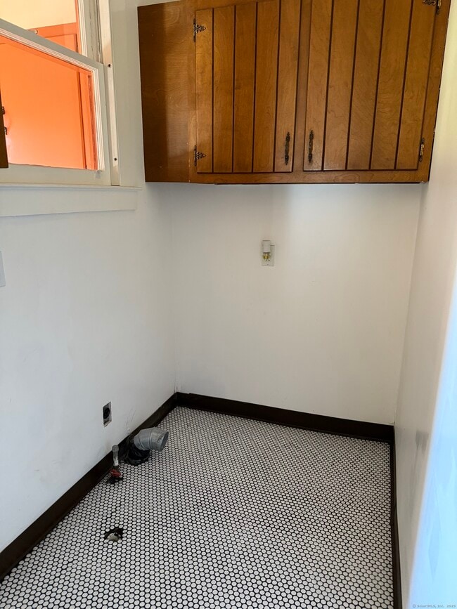 Building Photo - 28 Galpin St