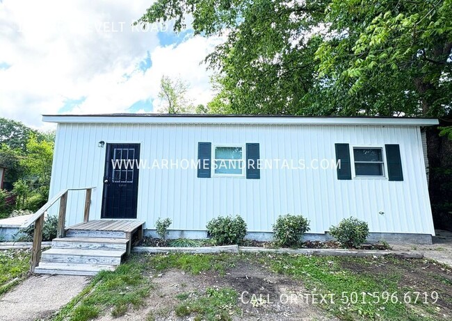 Primary Photo - 164 Roosevelt Rd