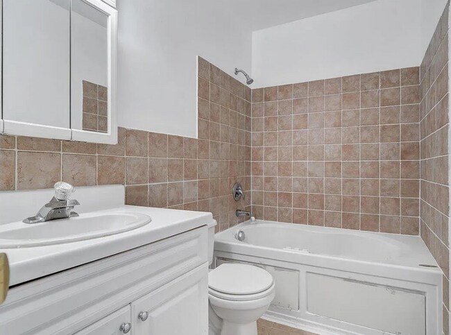 Building Photo - 1702 Elbert Dr