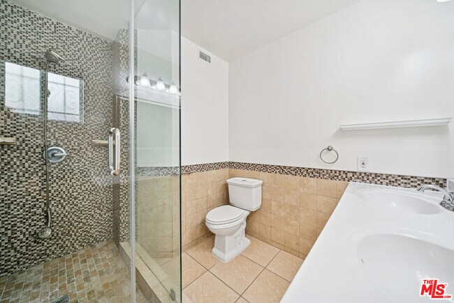 Building Photo - 112 S Detroit St