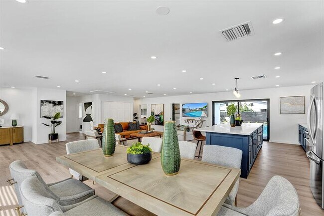 Building Photo - 5501 NE 18th Terrace