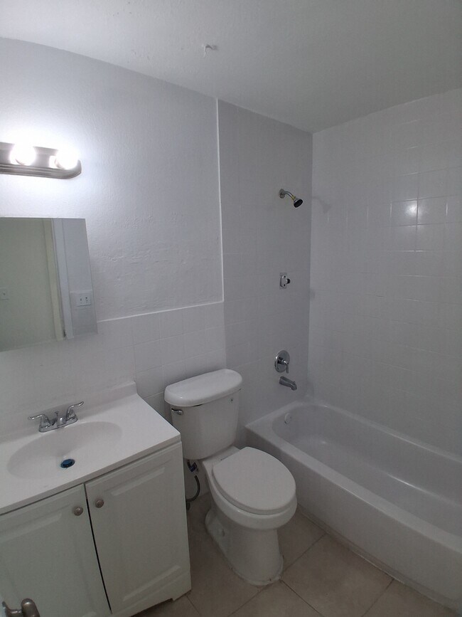 Building Photo - 401 SW 13th Pl