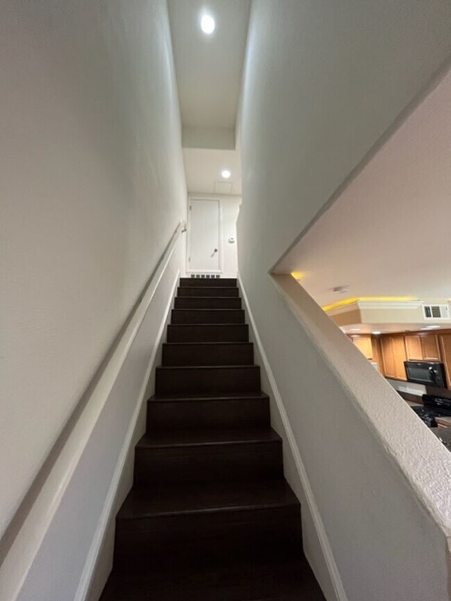 Building Photo - 838 Tarragon Ln