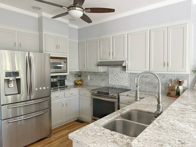 Building Photo - 4462 Cape Cod Dr