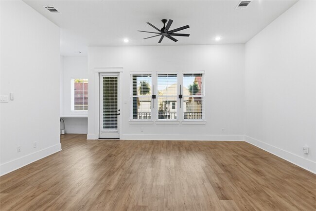 Building Photo - 1243 W 23rd St