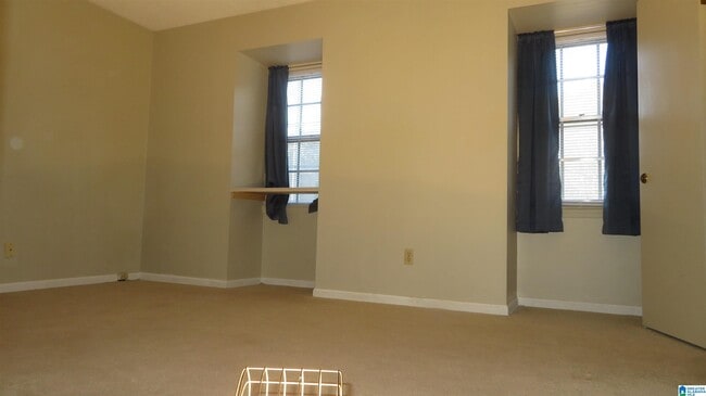 Building Photo - 3937 Montclair Rd