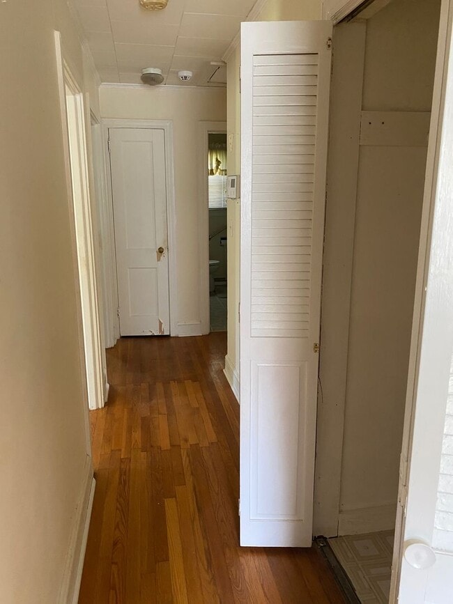 Building Photo - 3 BED, 1 BATH HOME IN GREYSTONE AREA, $1550 MONTH, $1550 DEPOSIT