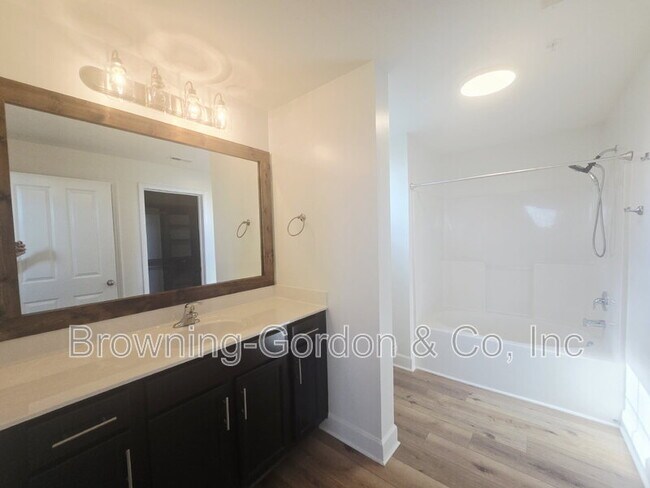 Building Photo - 8601 Peckham Ln