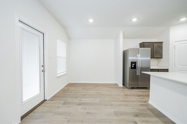 Building Photo - 2139 Thornton Dr