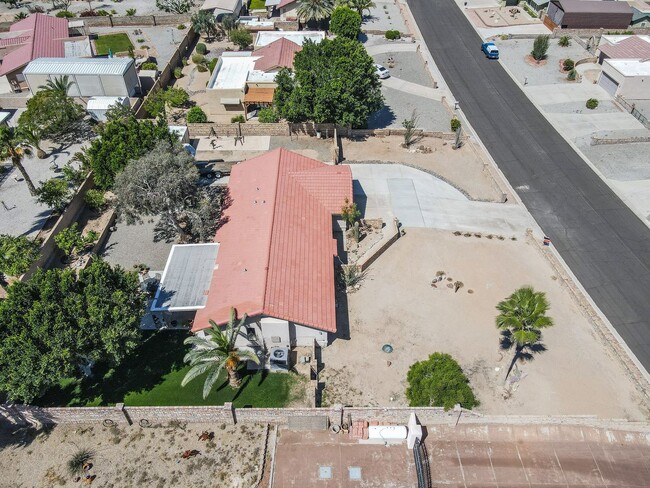 Building Photo - Spacious 2-Bedroom Home with Room to Roam ...