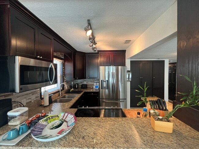 Building Photo - 1270 Riverbreeze Blvd