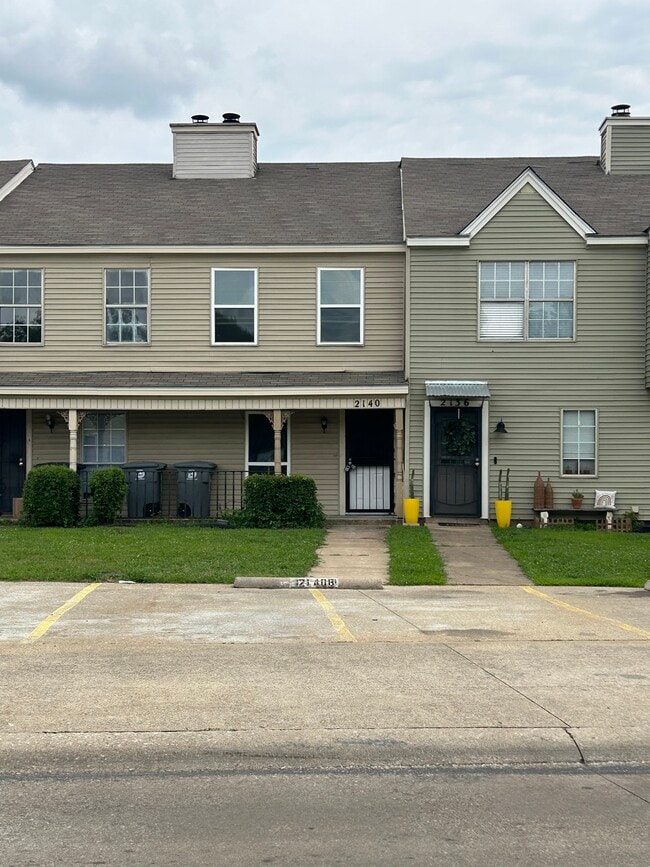 Primary Photo - 2140 Aspen Dr