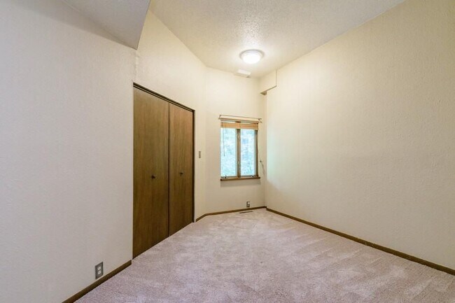 Building Photo - 4702 Dover Dr