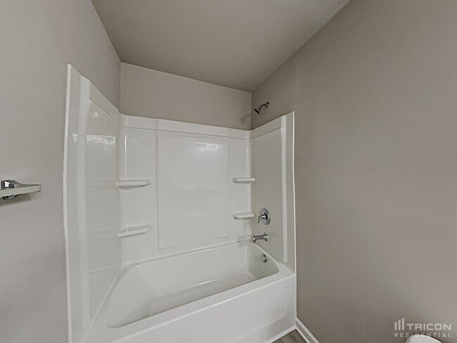 Building Photo - 139 Spring Knoll Dr