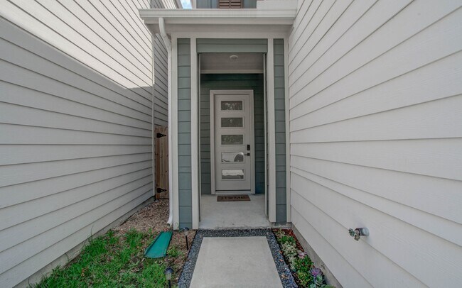 Building Photo - 970 Highland Sound Ln