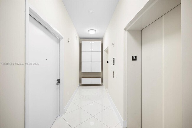 Building Photo - 2020 N Bayshore Dr