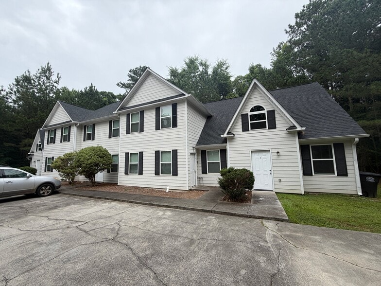 Building Photo - 347 Leafmore Rd SW