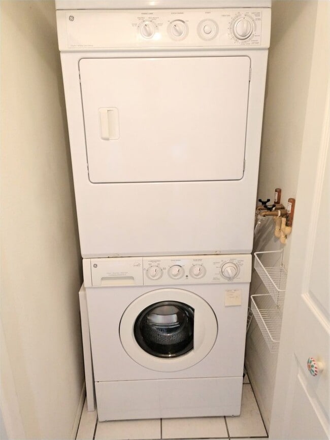 Building Photo - Seasonal Short-Term 2-Bedroom 2-Bathroom 2nd Floor Condo located at Mission Lakes!