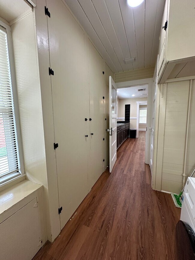 Building Photo - 210 Las Flores Ave