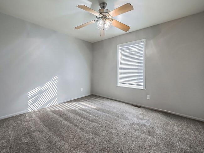 Building Photo - Spacious 3-Bedroom Home in a Great Pontiac Location!