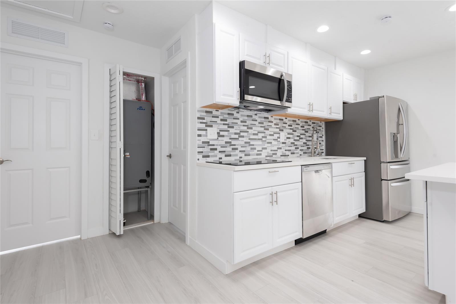 Building Photo - 713 SW 4th Ct