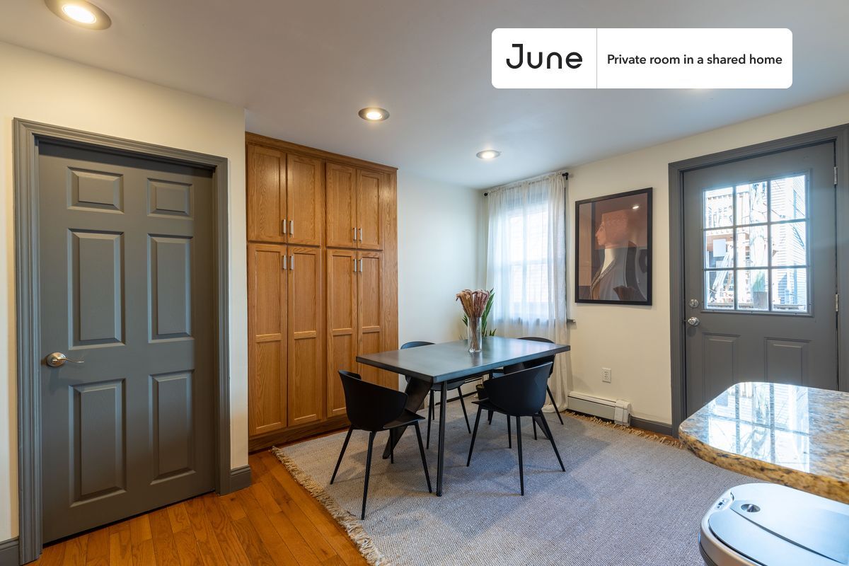 Building Photo - Private bedroom in 5 bed/3 bath Home