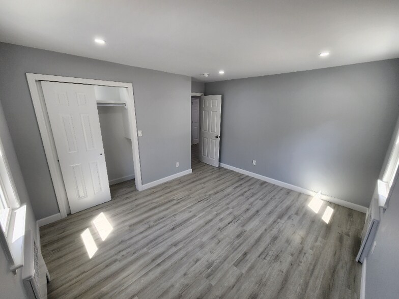 Building Photo - 26 Lennon Ave