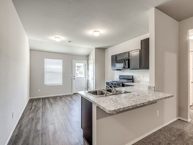 Building Photo - 629 W Lola Dr