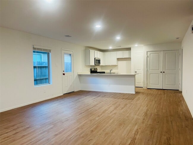 Building Photo - 2818 Via Augusta Dr