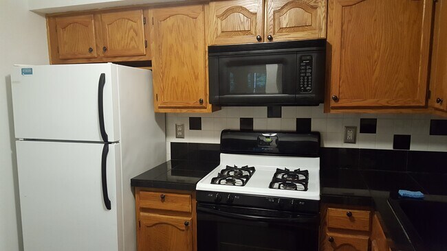 Building Photo - 105 Olympic Ct