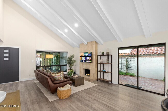 Building Photo - 5822 N Scottsdale Rd