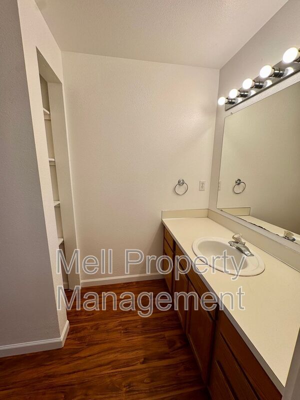 Building Photo - 101 E Heatherwood Ct