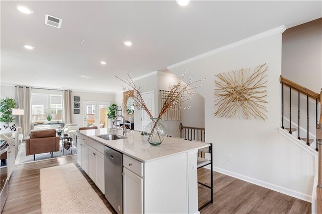 Building Photo - 3642 S Fulton Ave