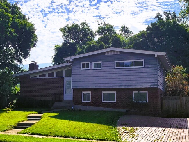 Building Photo - 1107 N Pegram St