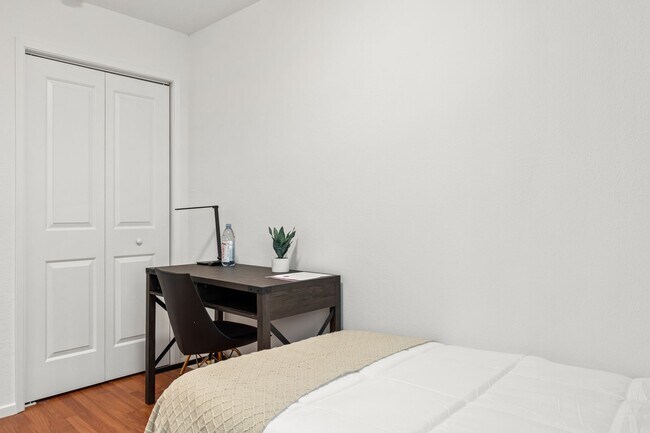 Building Photo - 10777 Ashton Ave