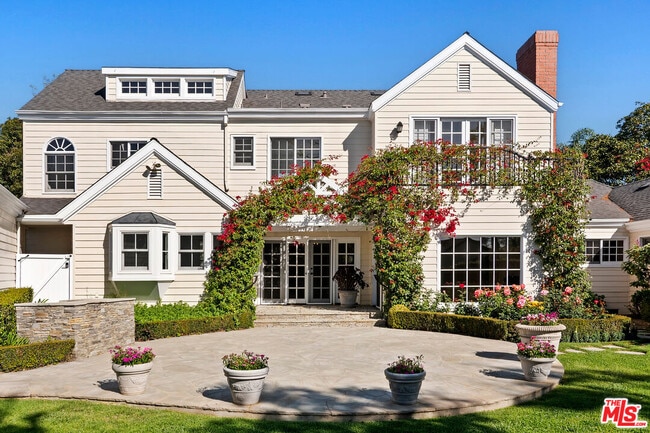 Building Photo - 360 Alma Real Dr