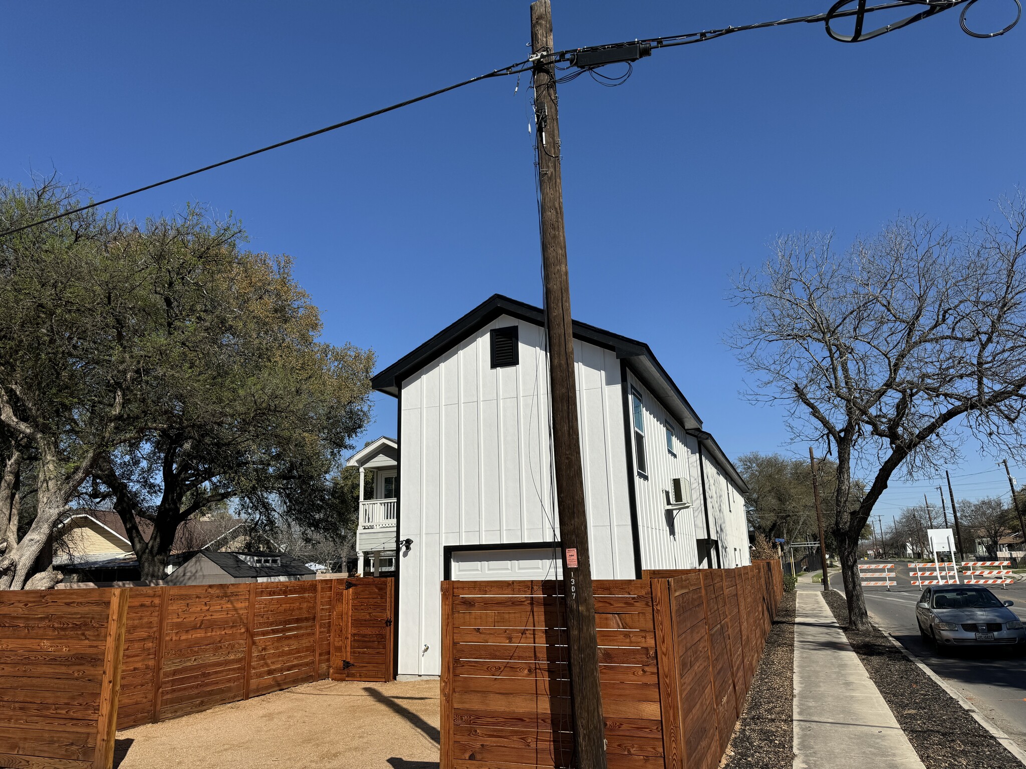 Off road parking and private yard - 754 Delmar St