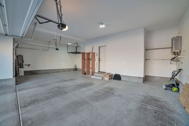 Building Photo - 10937 Parsley Ave