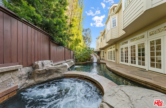 Building Photo - 515 S Westgate Ave