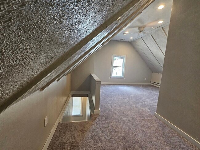 Building Photo - 33 Linden St