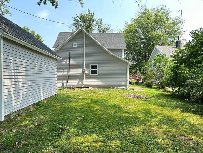 Building Photo - 4 Bedroom Remodeled Home in Chariton
