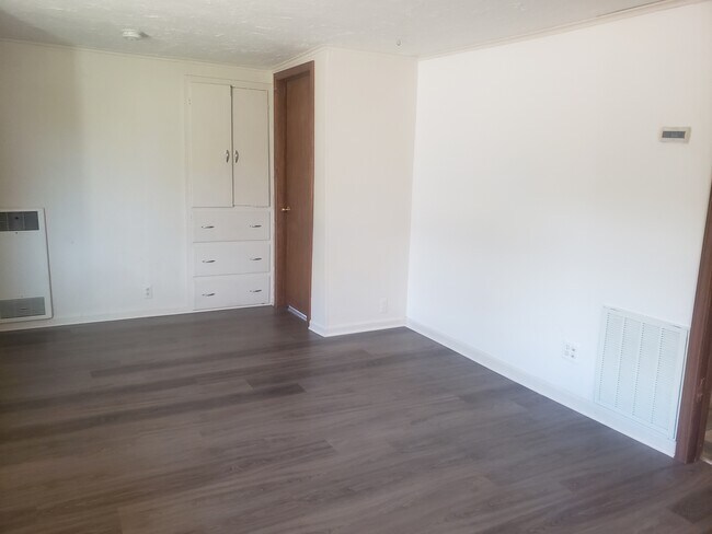 Building Photo - 4285 Parker Rd