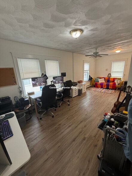 Building Photo - 60 Linwood St