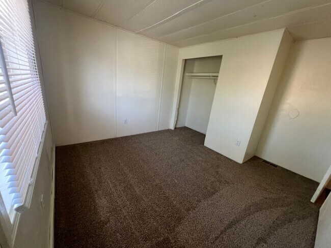 Building Photo - Low Traffic Street-Small Pet Family Member...