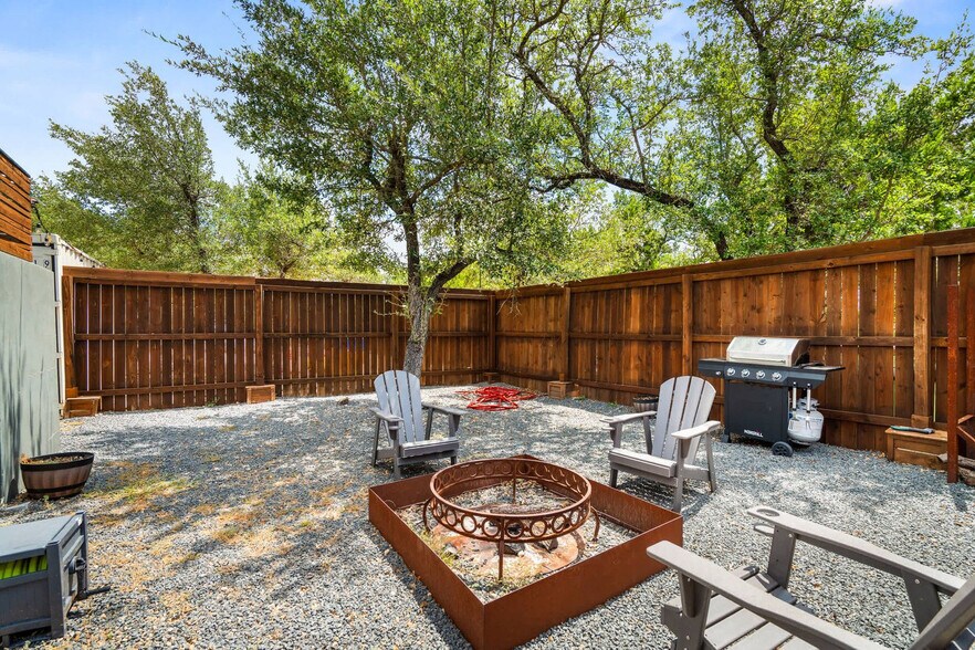 Building Photo - 9801 Mor Dr