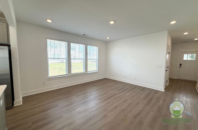 Building Photo - 525 Harebell Wy
